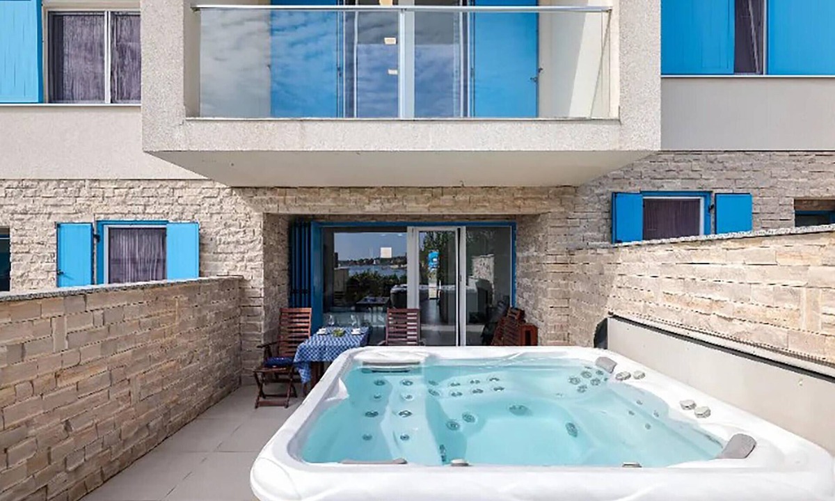 Privlaka House | Lovely home in Privlaka with sauna