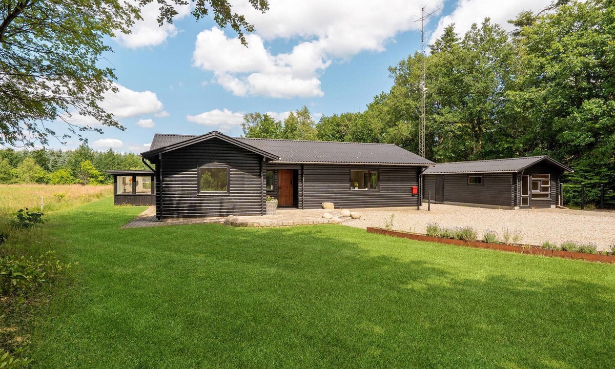 Frederikshab House | Lovely home in Randbøl with kitchen