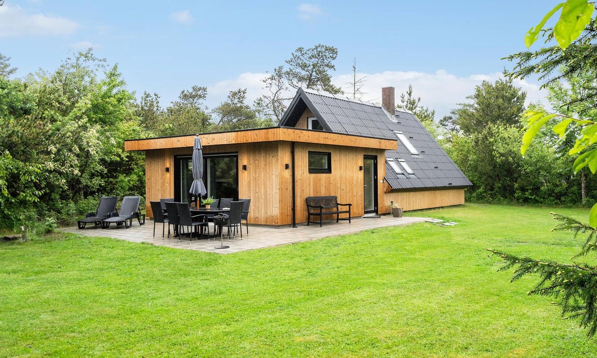 Lodbjerg Hede House | Lovely home in Ringkøbing with kitchen