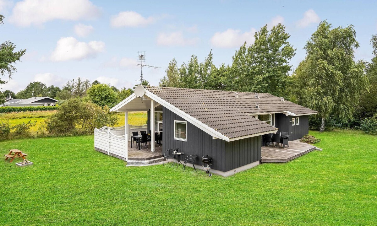 Kramnitse House | Lovely home in Rødby with kitchen