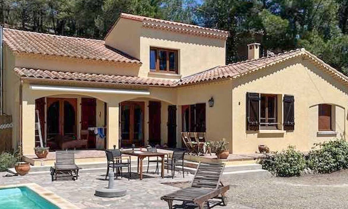 Roquebrun House | Lovely home in Roquebrun with kitchen