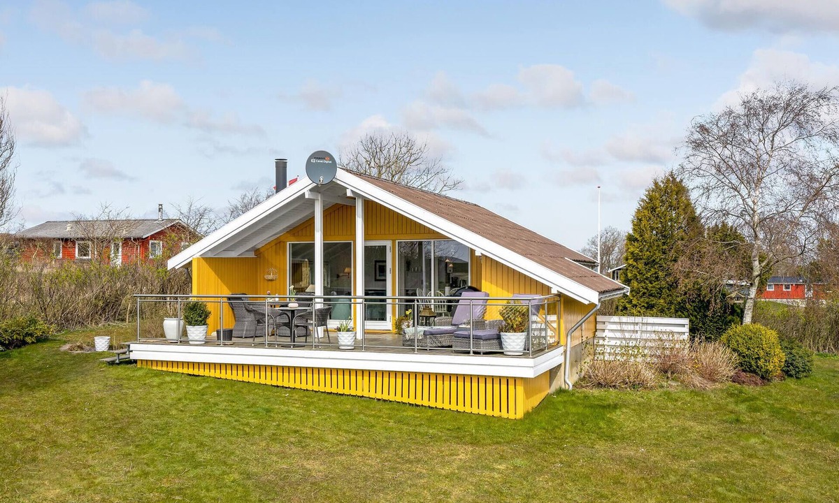 Floutrup House | Lovely home in Roslev with kitchen