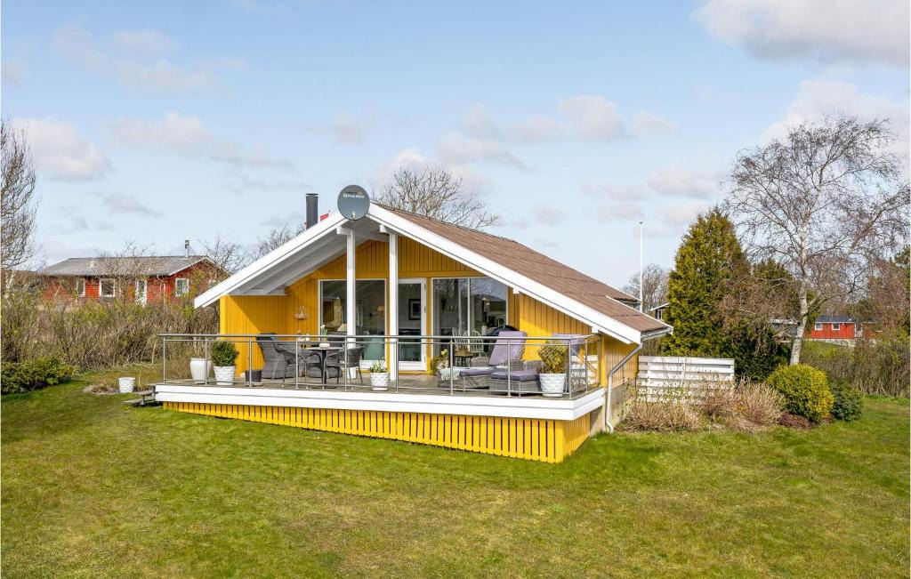 Floutrup House | Lovely Home In Roslev With Kitchen
