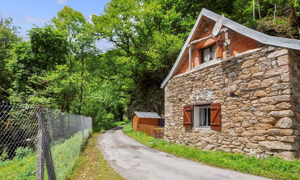 Seix House | Lovely home in Seix with WiFi