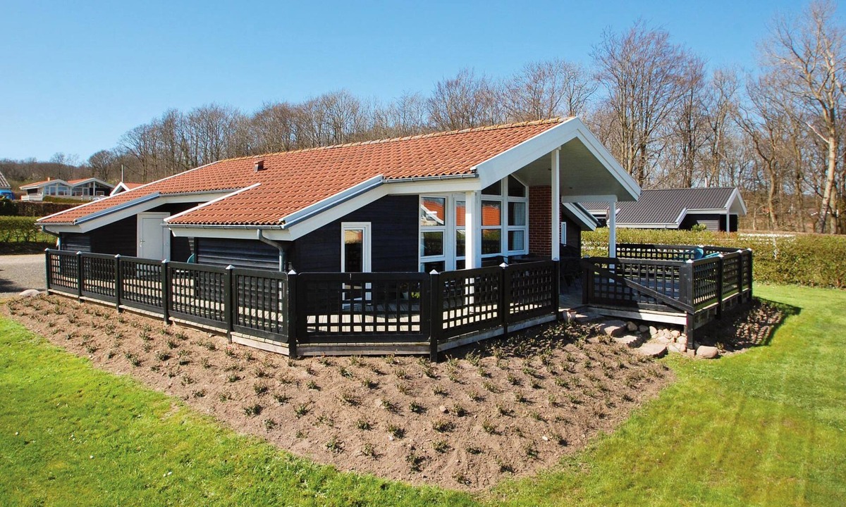 Grønninghoved Strand House | Lovely home in Sjølund with sauna