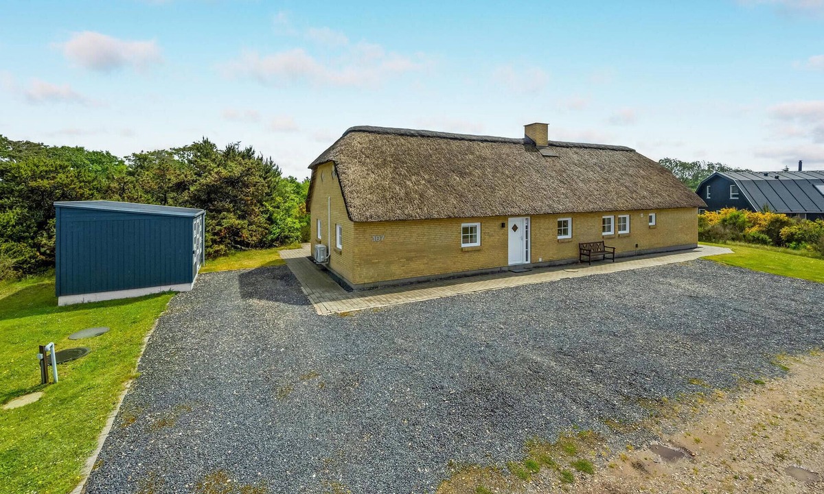 Skjern House | Lovely home in Skjern with sauna