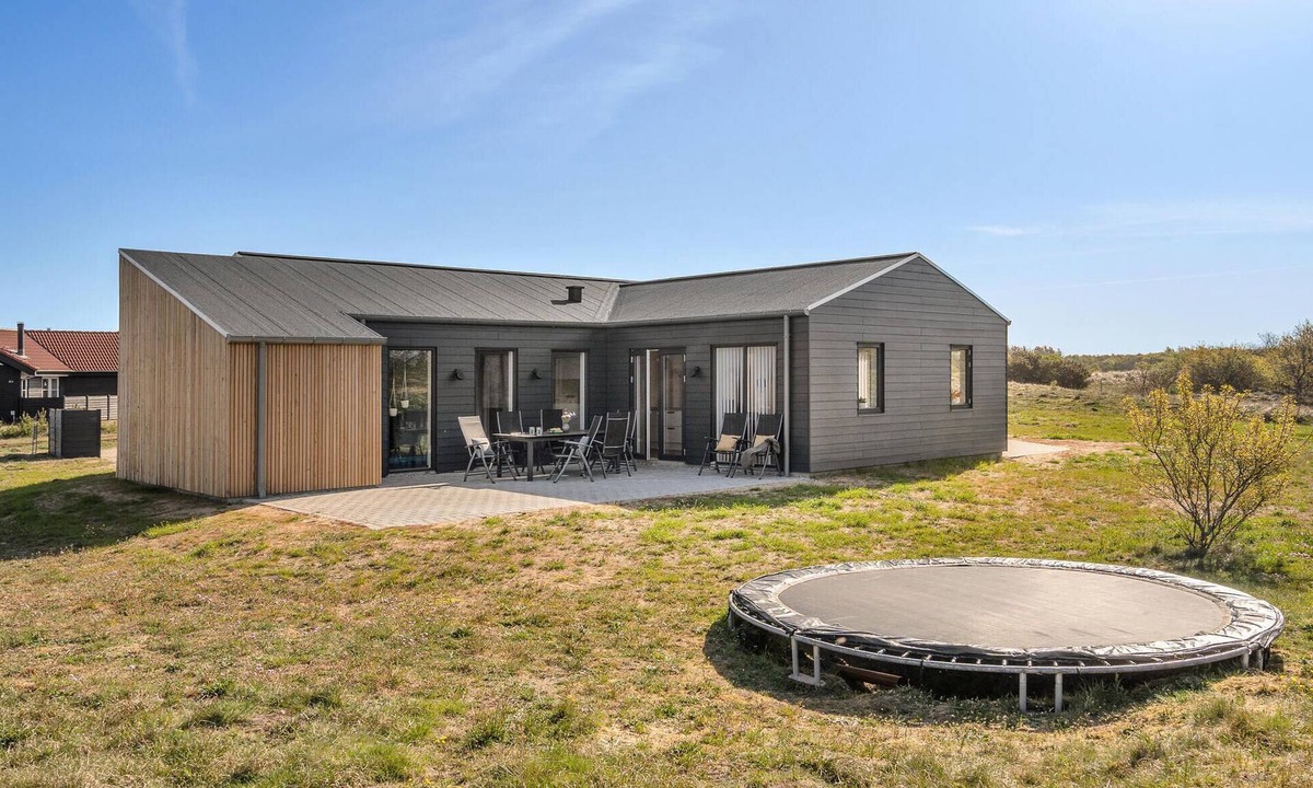 Skjern House | Lovely home in Skjern with sauna
