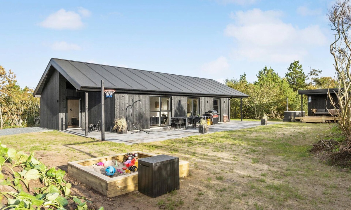 Skjern House | Lovely home in Skjern with WiFi