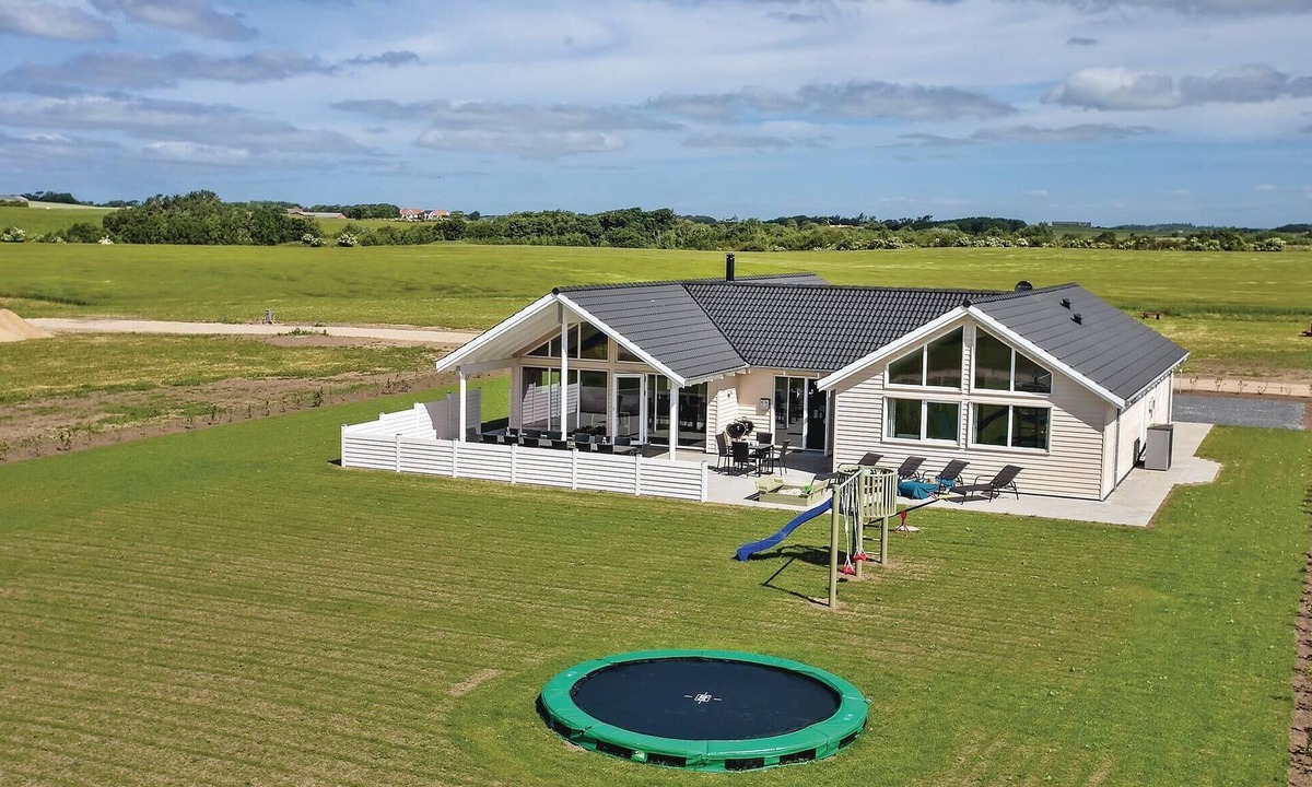 Spøttrup House | Lovely home in Spøttrup with sauna