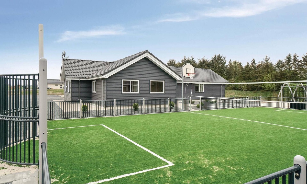 Spøttrup House | Lovely home in Spøttrup with sauna