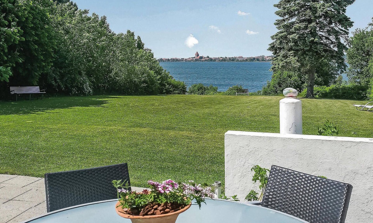 Stege House | Lovely home in Stege with house sea view