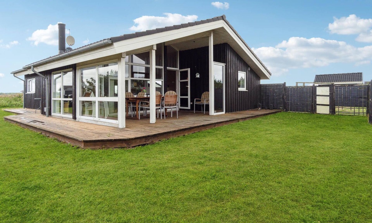 Egense House | Lovely home in Storvorde with sauna