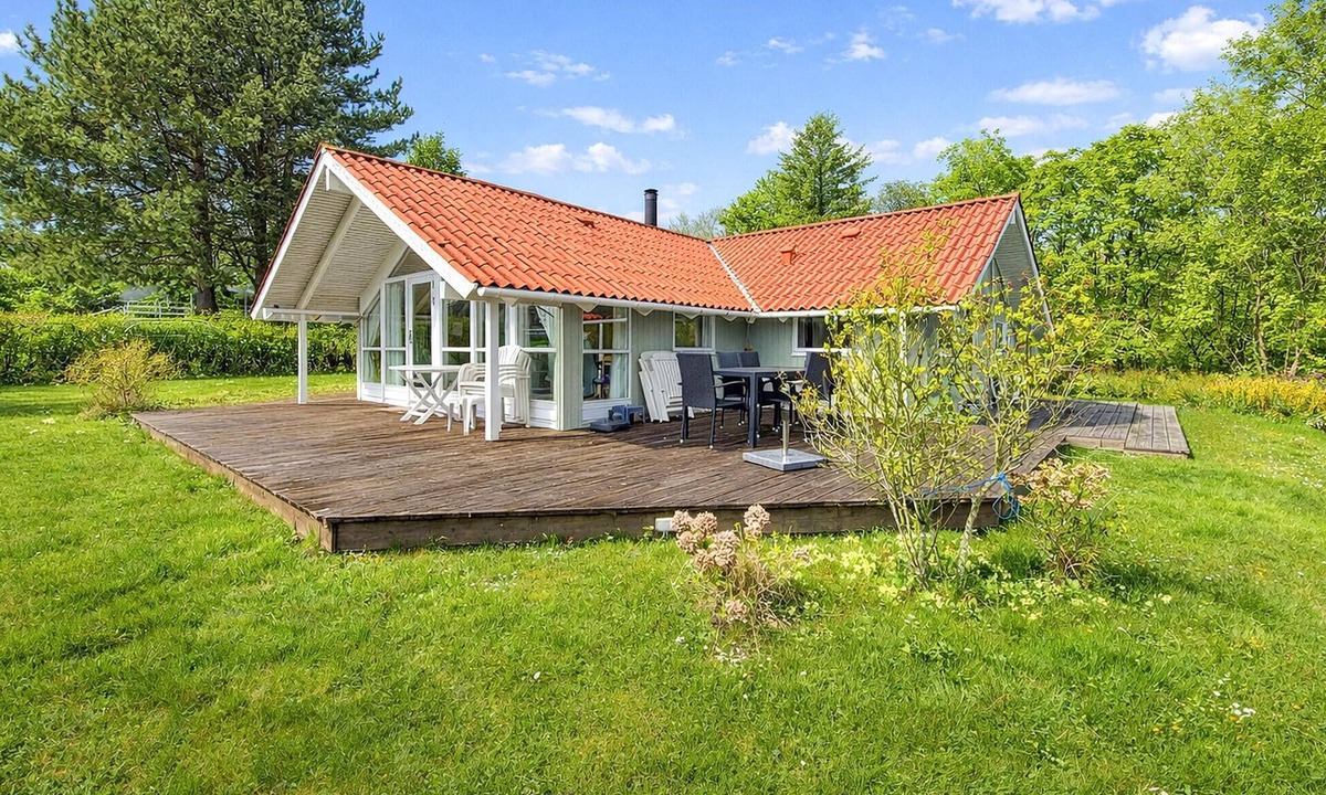 Mommark Strand House | Lovely home in Sydals with sauna