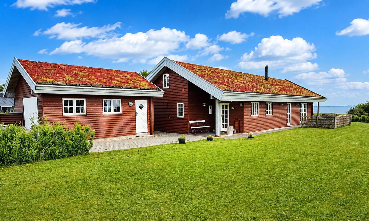 Mommark Strand House | Lovely home in Sydals with WiFi