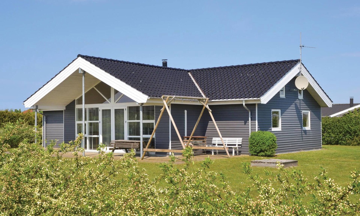 Skaven Strand House | Lovely home in Tarm with sauna