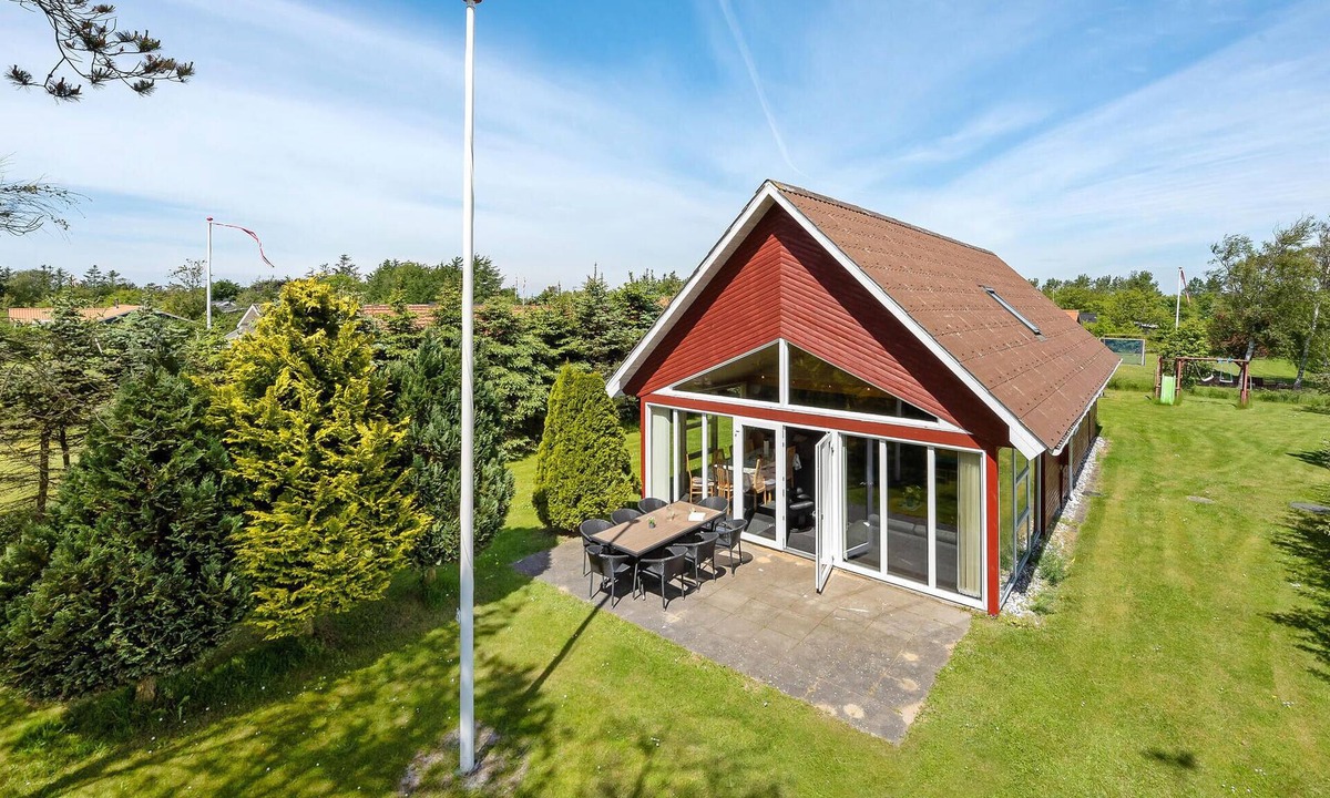 Skaven Strand House | Lovely home in Tarm with WiFi