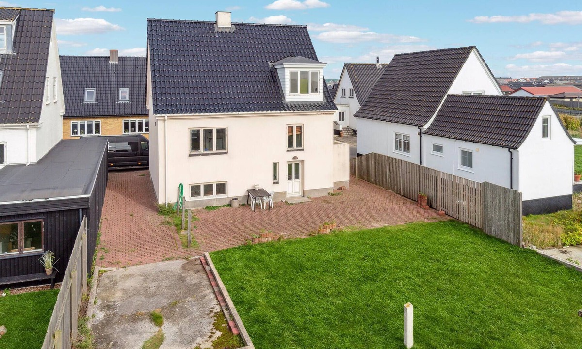 Thyboron House | Lovely home in Thyborøn with kitchen