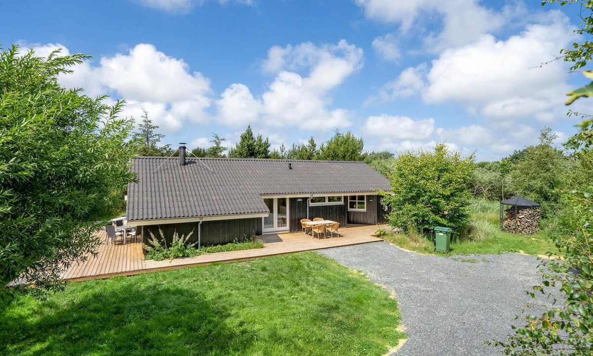 Nørre Fjand House | Lovely home in Ulfborg with kitchen