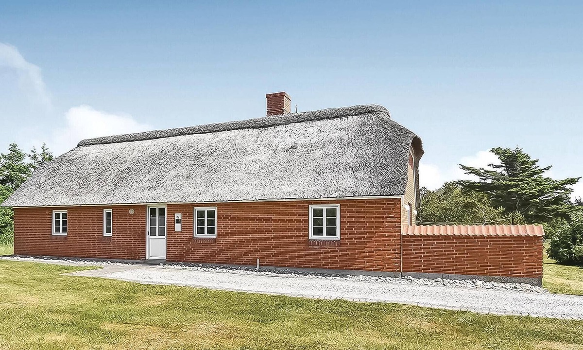 Sundhuse House | Lovely home in Ulfborg with sauna