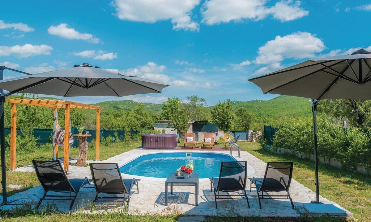 Unesic House | Lovely home in Unesic