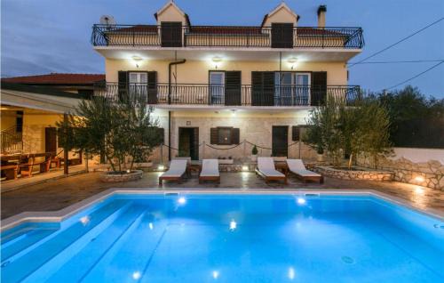 Gornje Danilo House | Lovely Home In Unesic With Sauna