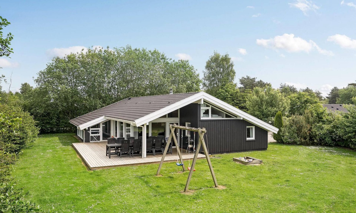 Marielyst House | Lovely home in Væggerløse with sauna