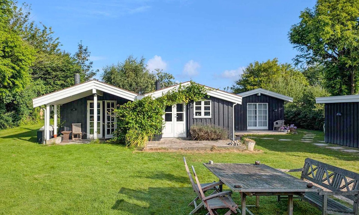 Holloselund House | Lovely home in Vejby with kitchen