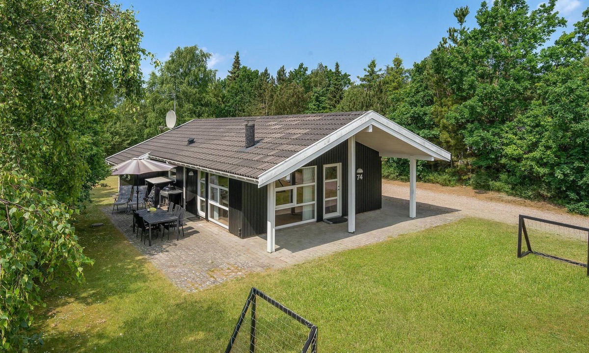 Hoensinge House | Lovely home in Vig with kitchen
