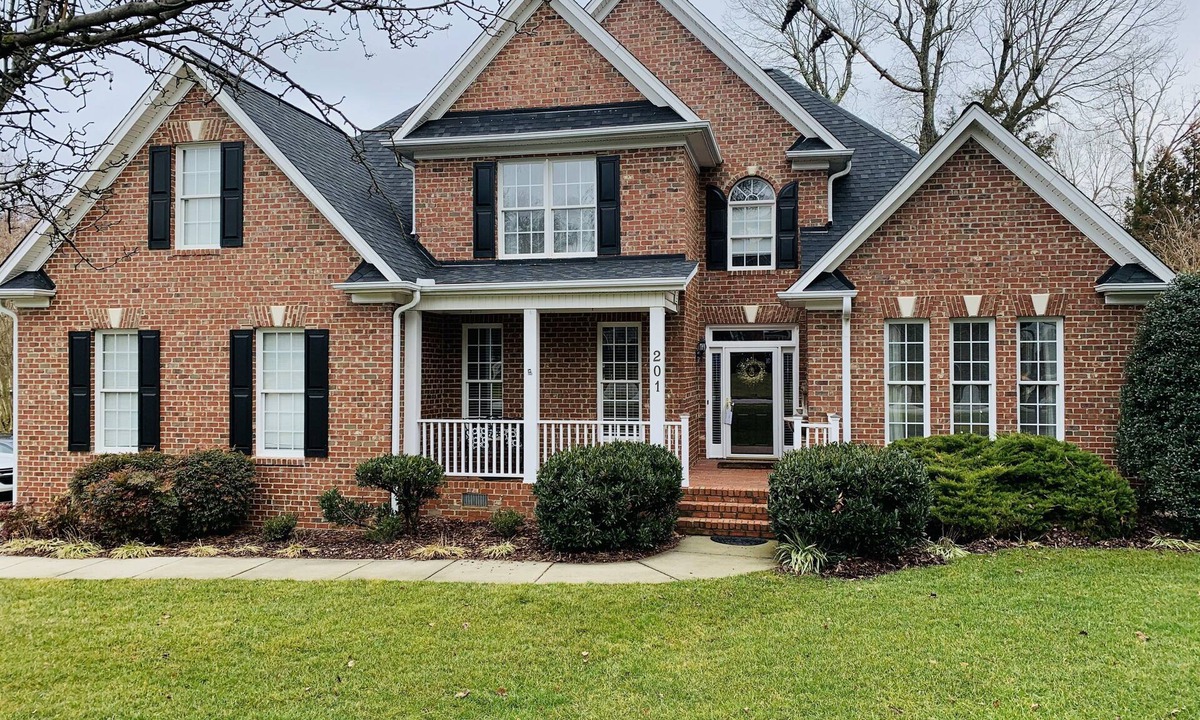 Jamestown House | Lovely Home, Perfect location, Coliseum, Golf, HPU, Back Porch & Community pool