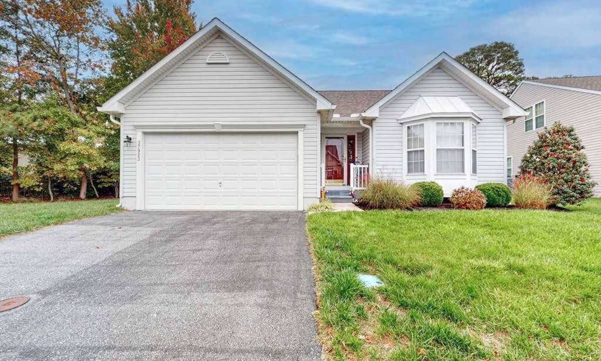 Ocean View House | Lovely home with fireplace, fast WiFi, central AC, & washer/dryer