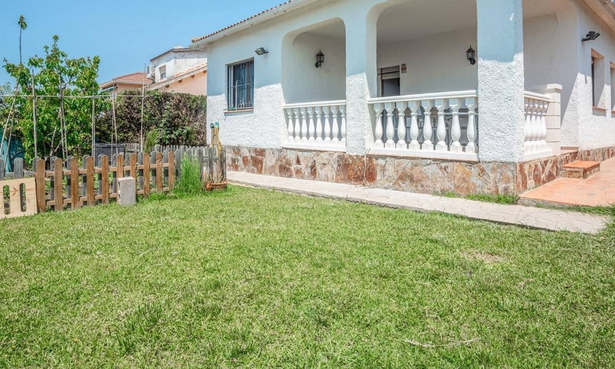 El Vendrell Villa | Lovely house with a huge garden
