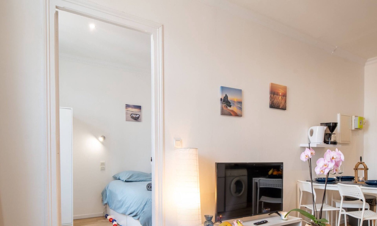 Lourdes Apartment | Lovely & Independant - Queen size bed, netflix, wifi