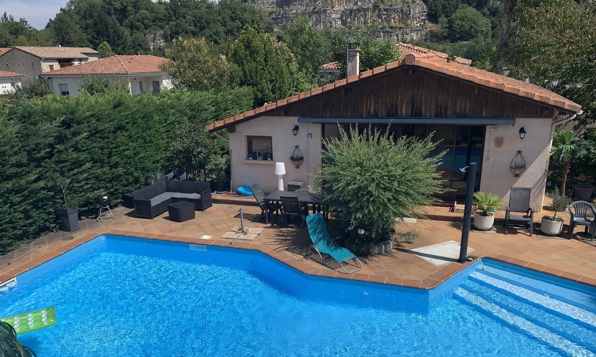 Crampagna Ski Chalet | Lovely individual chalet with swimming pool and water slide