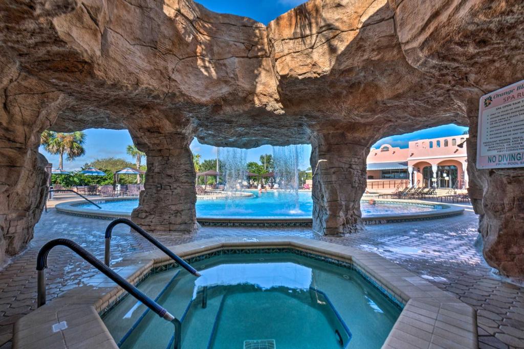 The Villages House | Lovely Lady Lake Home w/Resort Amenities & Lanai!