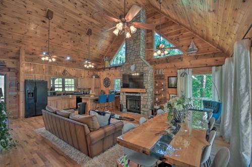 Fair Play House | Lovely Lake Hartwell Retreat Dock, Deck and Grill!