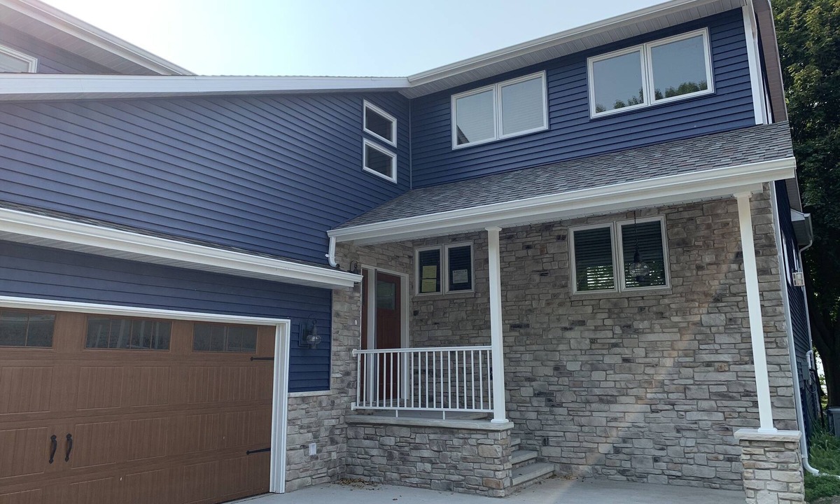 Neenah House | Lovely Lake Winnebago beachfront home, EAA, Packers, water activities, skiing