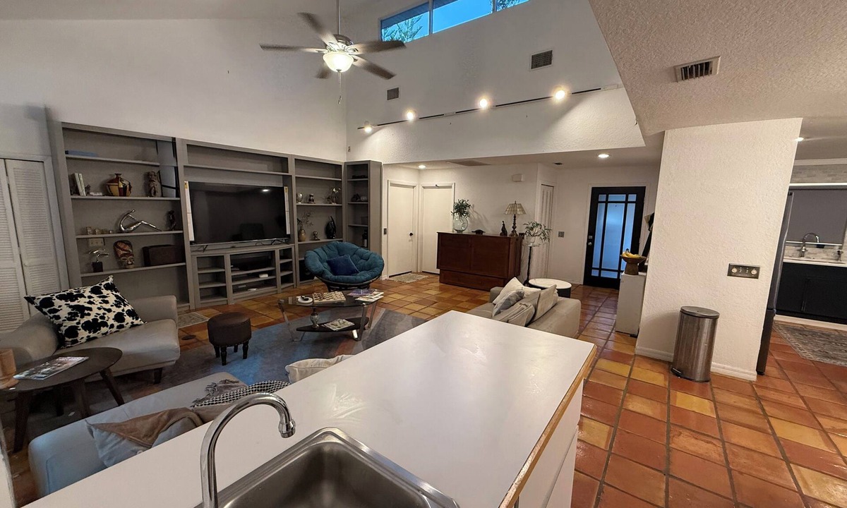 Lakeland House | Lovely Lakehouse Oasis with Loft, Pool, Hot tub & Plunge Lake Hollingsworth FSC