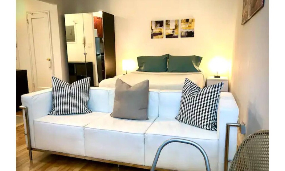 Queens House | Lovely loft in Queens!