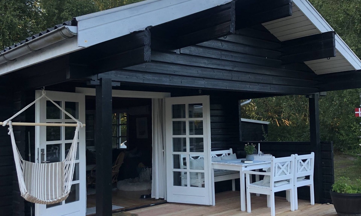 Nordost Cottage | Lovely log house next to protected plantation