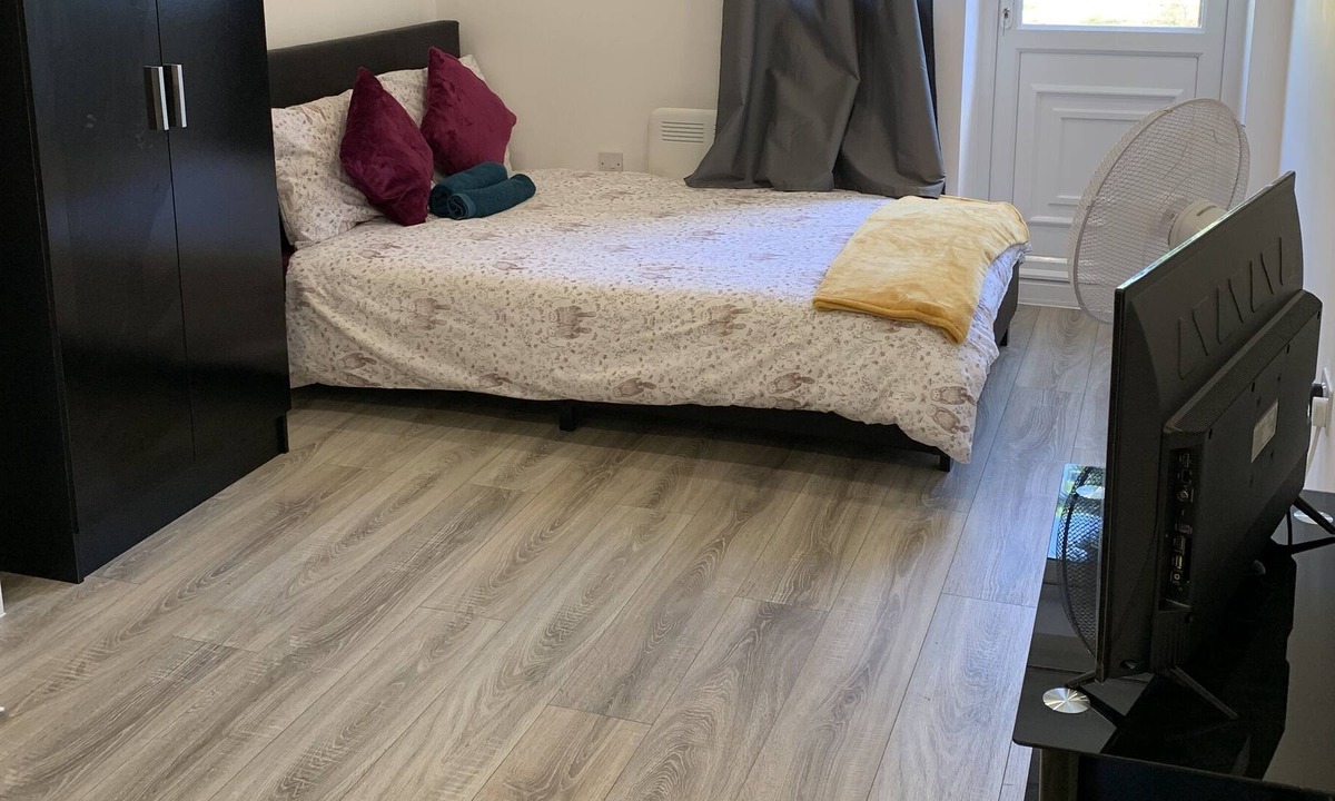 London Borough of Bromley Apartment | Lovely London studio flat