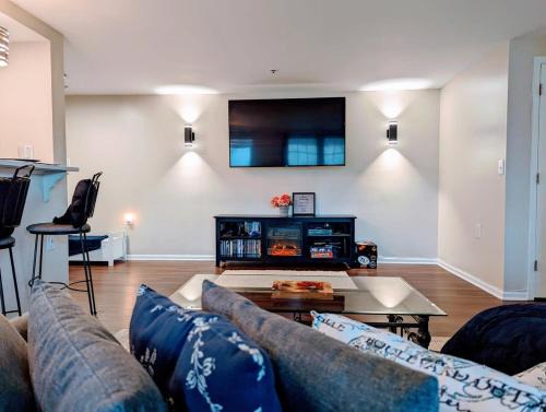 Glen Allen House | Lovely Luxury Condo