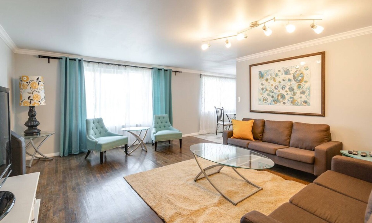 Carterville House | Lovely Midcentury Modern Inspired 3 bedroom house