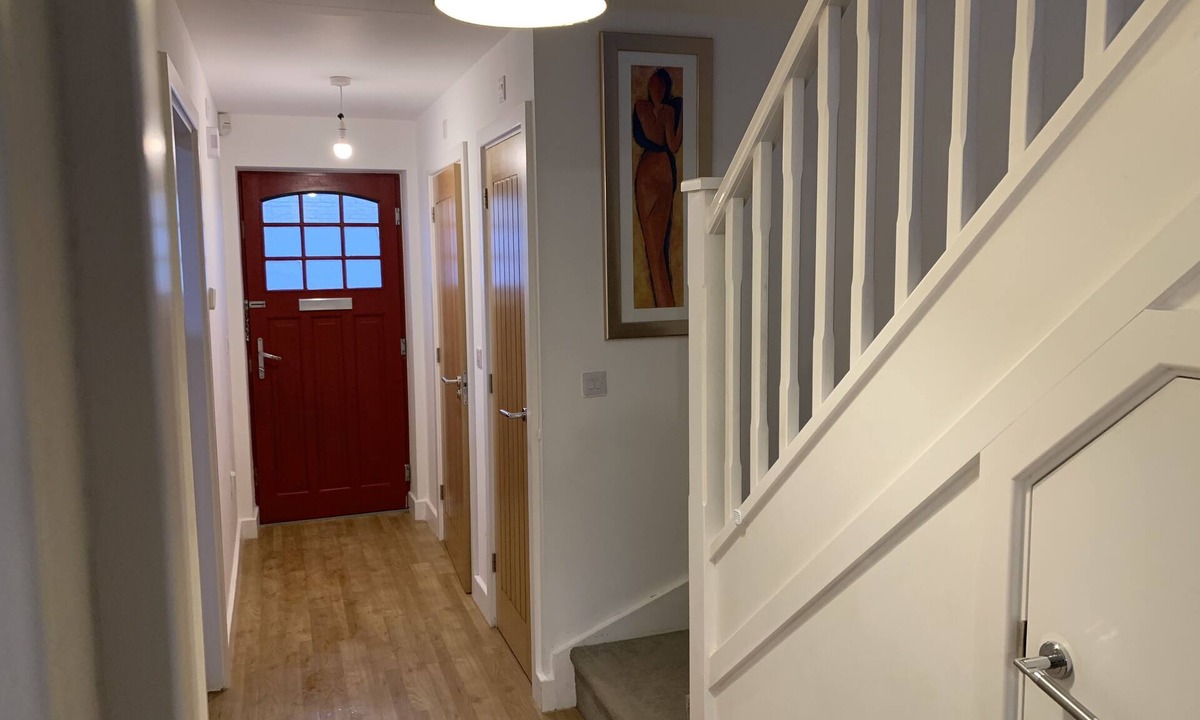 Sidcot House | Lovely modern house in area of outstanding natural beauty. 16mins from airport.