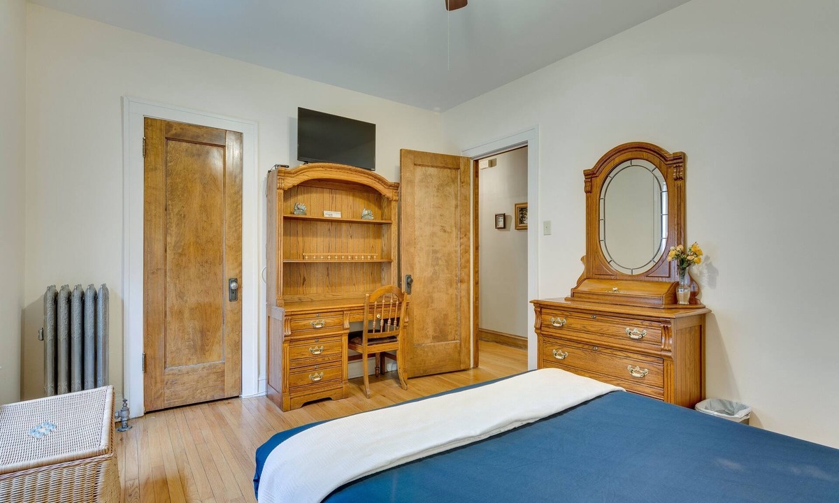 Rogers Park Apartment | Lovely Near Loyola - Enjoy the Wonderful Outdoor Space and Sun Room - Room for the Whole Crew by AllSet Turnover