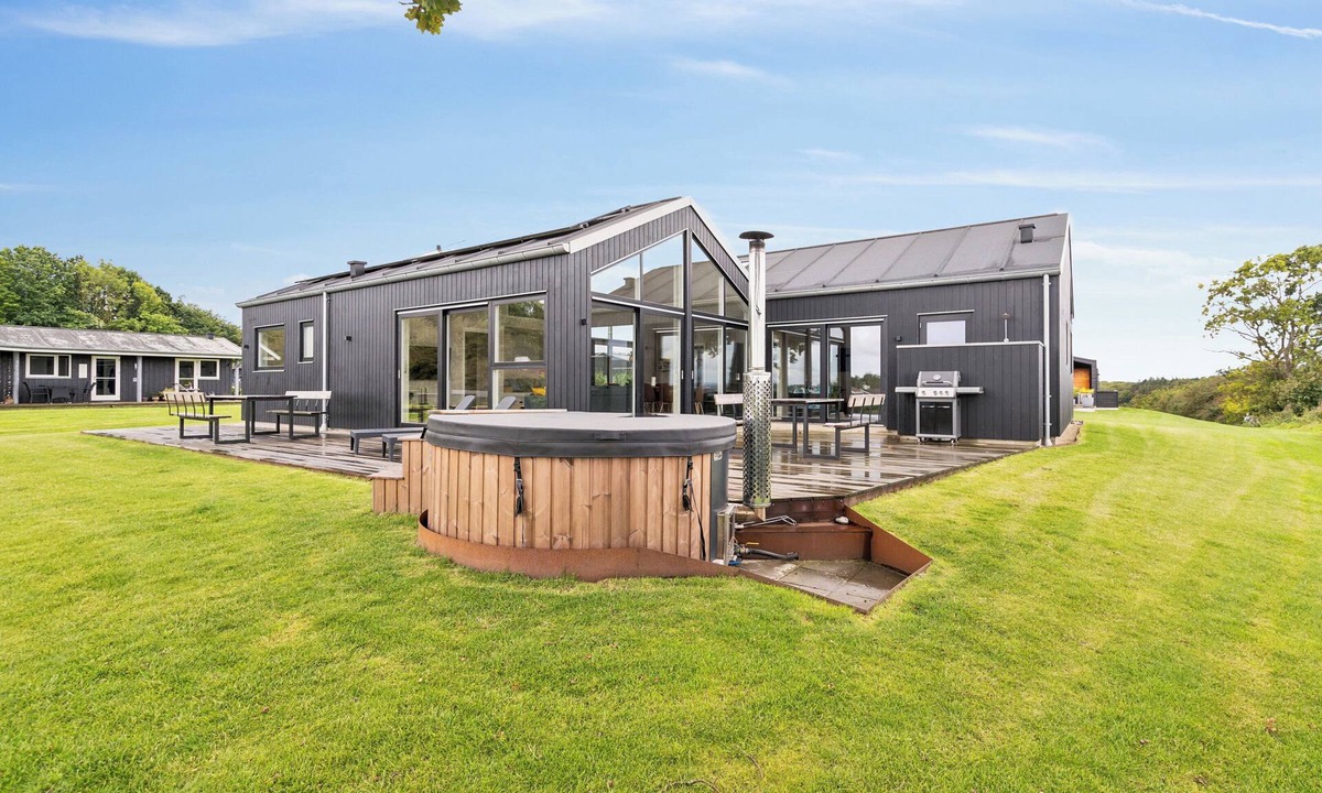 Aabenraa House | Lovely new-built cottage near sea