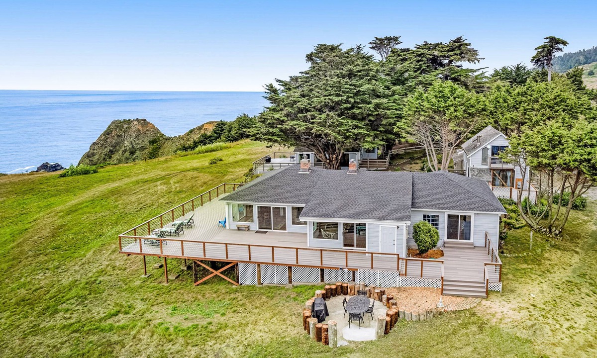 Elk House | Lovely oceanfront home with large deck, panoramic views, firepit, & W/D