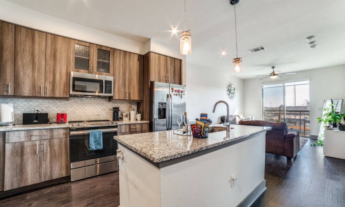 West Dallas Apartment | Lovely One Bedroom Centrally Located.