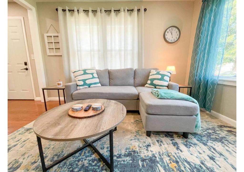 Sapulpa Apartment | Lovely One Bedroom Duplex with King Bed