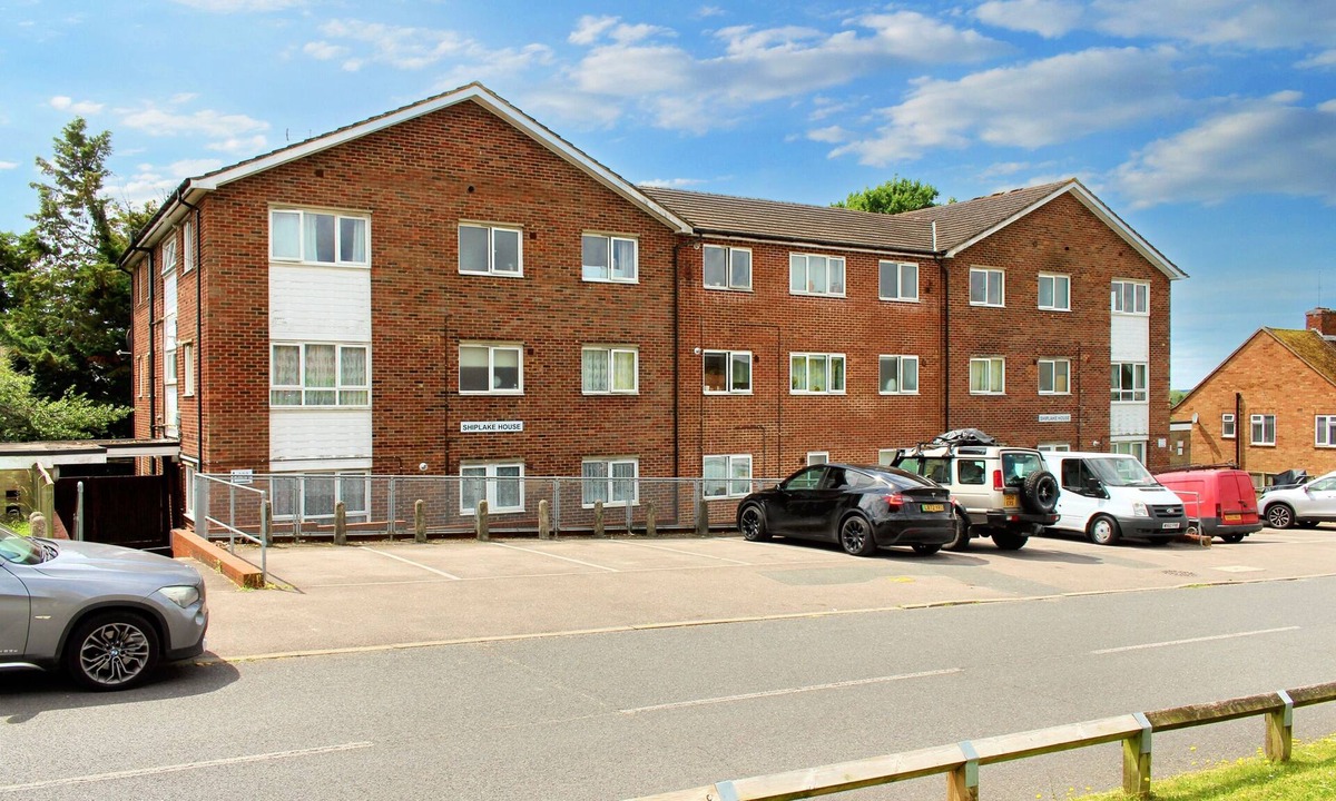 Bourne End Apartment | Lovely one bedroom flat