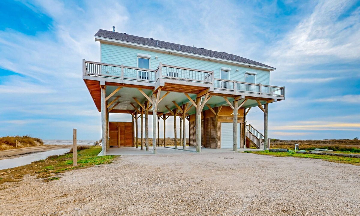 Gilchrist House | Lovely panoramic ocean-view home with direct beach access & wraparound deck